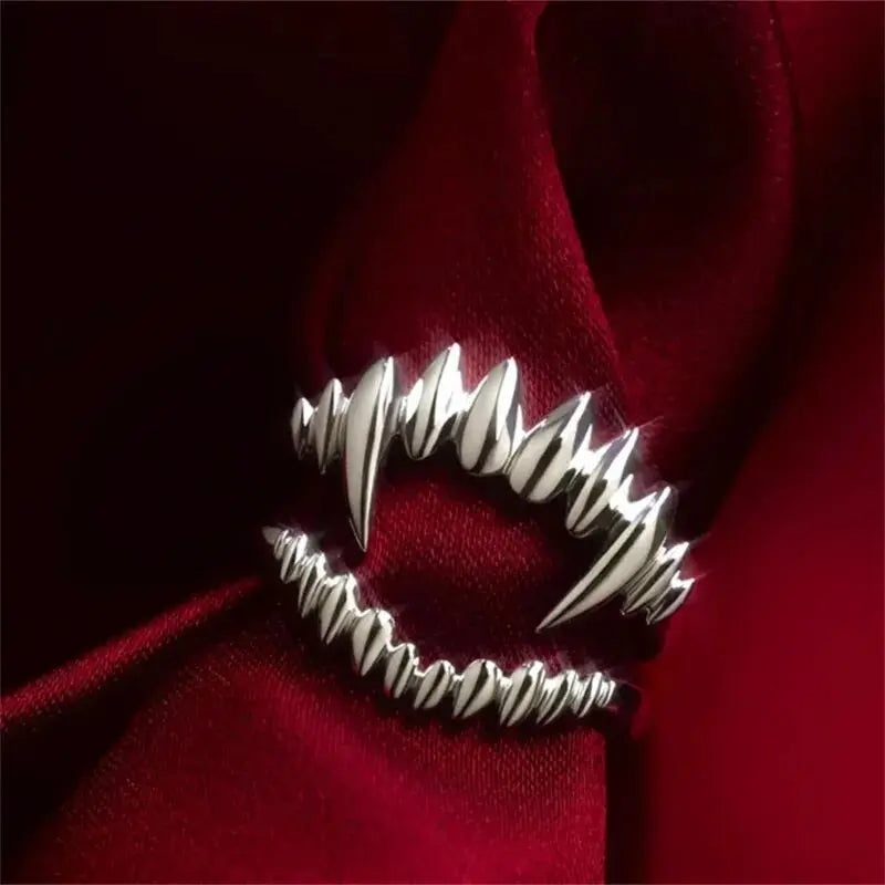 Blood Moon Astarion Vampire Ring - VONVEX